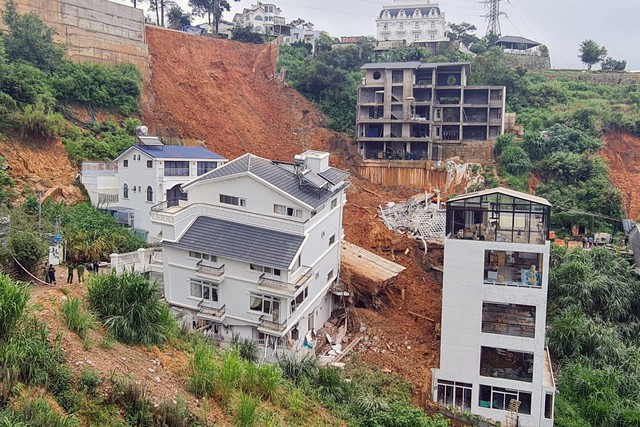 Tập trung khắc phục hậu quả sạt lở đất tại đèo Bảo Lộc, Lâm Đồng